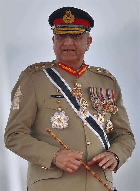 Pakistan army chief calls for peaceful resolution in Kashmir | AP News