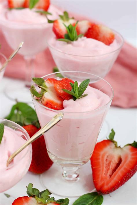 STRAWBERRY CREAM CHEESE MOUSSE - Julia Recipes