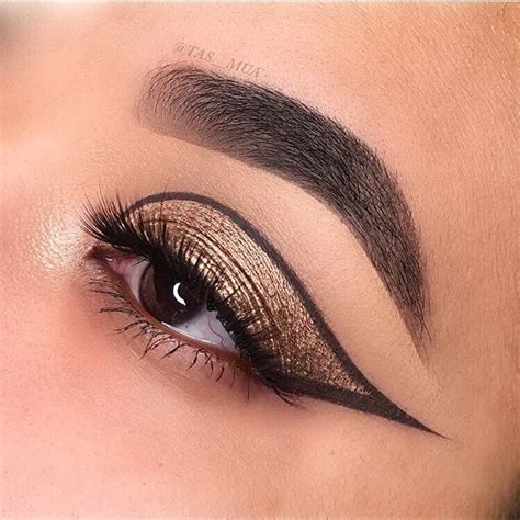 Brown and Gold Graphic Liner | Graphic liner, Eyeliner, Gold