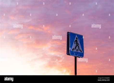 Pedestrian road sign hi-res stock photography and images - Alamy