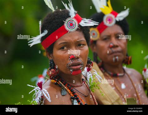 Female Tribal Dancers In Trobriand Island, Papua New Guinea Stock Photo ...