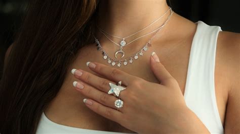 Joyas de plata piedras semipreciosas y minerales.