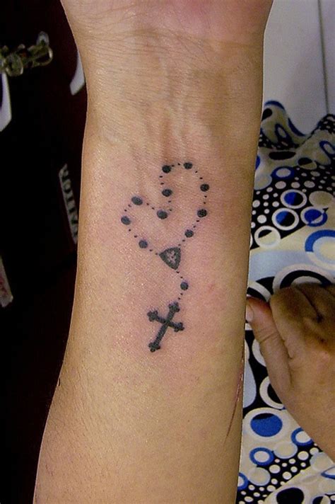 1000+ images about rosary tattoos for women on Pinterest | Cross tattoos, Holy rosary and Nicole ...