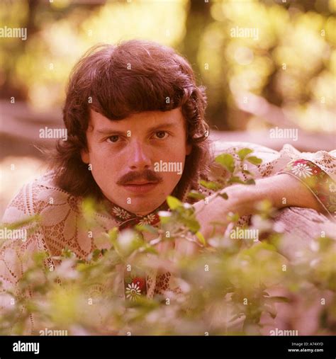 SCOTT McKENZIE US singer in his Flower Power shirt Stock Photo - Alamy