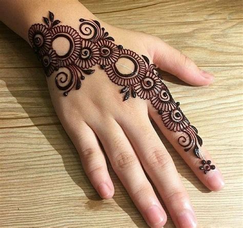 Simple Mehndi Tattoo Designs For Hands : Tattoos #hennadesigns In 2020 | Bodegawasuon