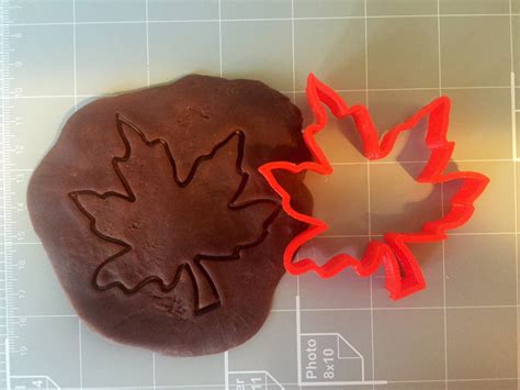 Maple Leaf Cookie Cutter – Arbi Design - CookieCutz