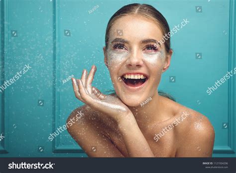 2,993 Glitter eye body art Images, Stock Photos & Vectors | Shutterstock