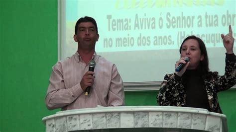 Casal Abençoado Louvando a DEUS - YouTube