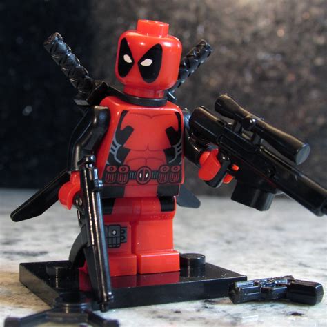 Custom DEADPOOL Minifigure with Lego size Battle Rifle SMG