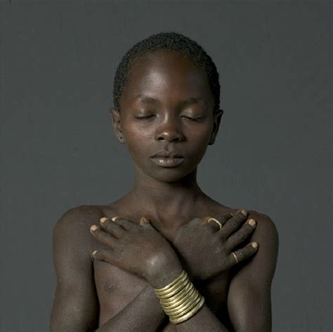 Africa | From her Ethiopia Series | © Isabel Munoz Francesca Woodman, Tribal Women, Tribal ...