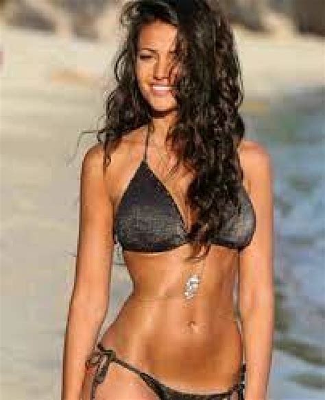 Bikini News Daily - Michelle Keegan flaunts her incredible body