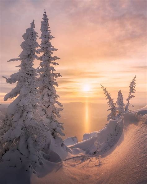 *🇷🇺 Light pillar in the cold weather (near Sheregesh, Kemerovo Region, Russia) by Daniel Kordan ...