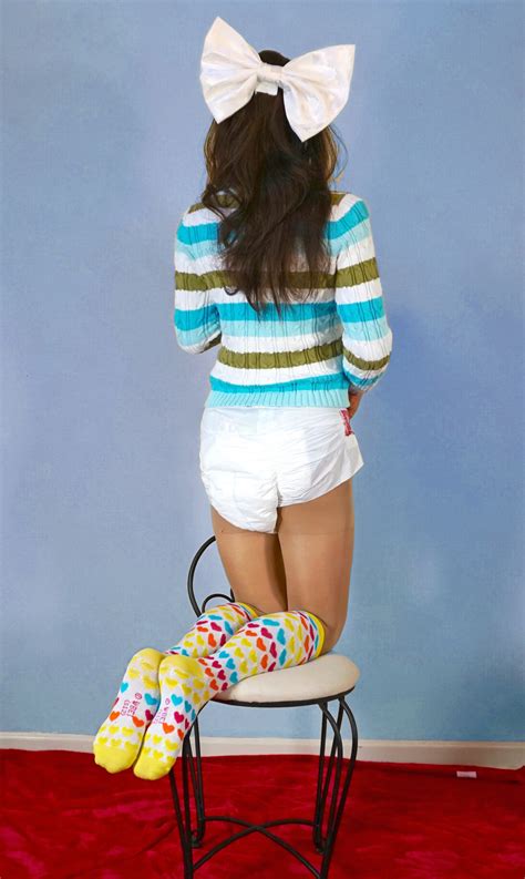 Diaper Pinup Girl: Photo