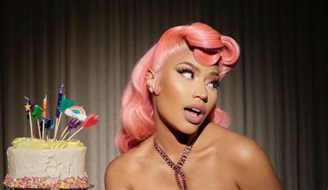 Nicki Minaj flashes bare butt in fully nude birthday photos (photos) - TrendingHub.ng Huge Teddy ...