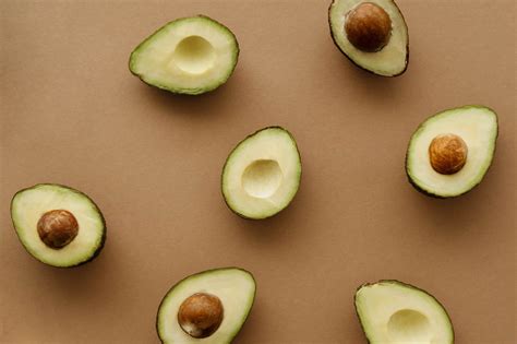 6 Ways to Use an Avocado Pit: Dyeing Clothes, Jewelry, and MoreDon’t ...