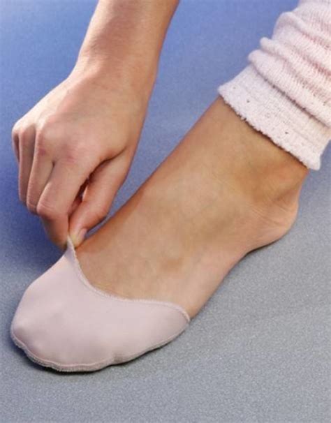 5 Things to Remember for your Pointe Shoe Fitting - Inspired Physiotherapy