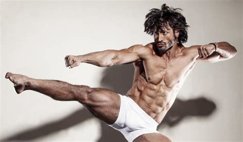 Demolition Man Vidyut Jammwal debunks 4 fitness myths you thought were true | Health - Hindustan ...