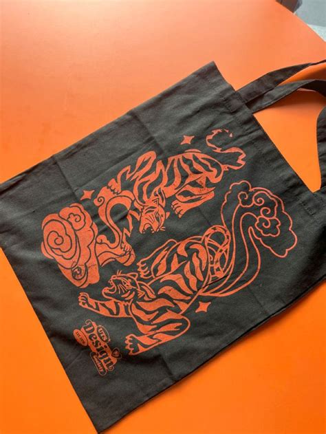 screen printing tiger tote bag Eco Bag, Screenprinting, Black Tote Bag, Bbb, Tote Bags, Merch ...