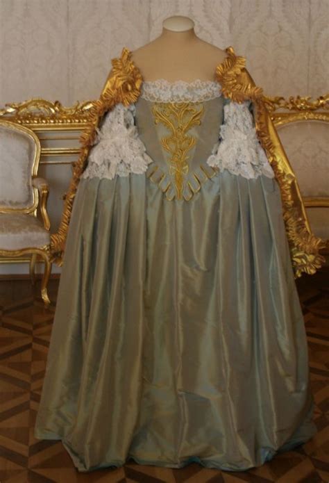 Dress worn by Empress Elizabeth | Historical dresses, Court dresses, Wearing dress