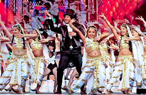 shah rukh khan on the stage of 58th filmfare awards | Shah Rukh Khan Awards Performance Photos ...