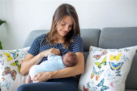 Breastfeeding Tips for New Moms from a Certified Nurse Midwife