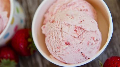 Easy Homemade Strawberry Ice Cream Recipe | Divas Can Cook