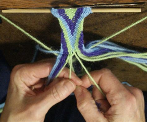 1906 Introduction to Finger Weaving/ ceinture flechée – make a bracelet ...