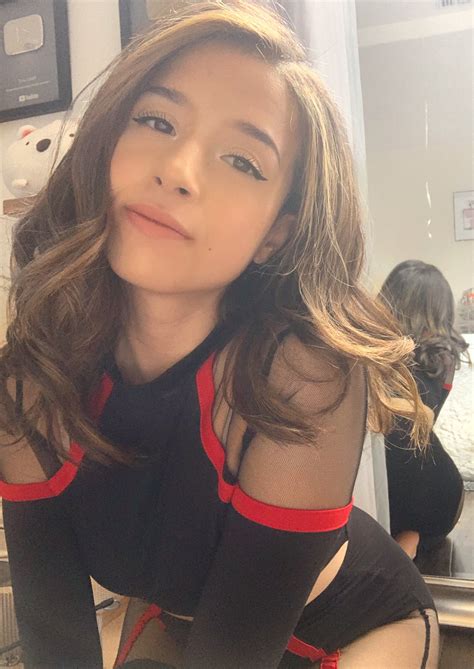 29 best u/irondux images on Pholder | Pokimane teasing in her new outfit