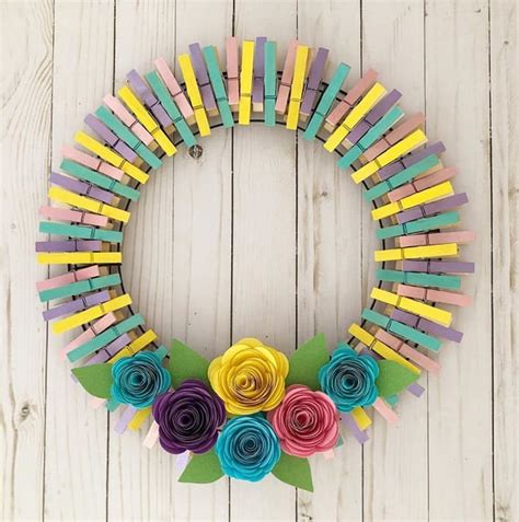 12 Beautiful Summer Clothespin Wreaths To Make - The Wonder Cottage