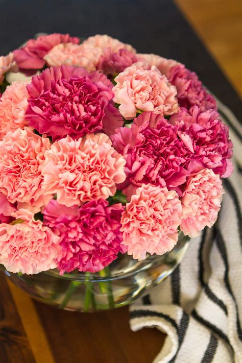 Simple Carnation Flower Arrangement (But Stunning!) // Unsophisticook