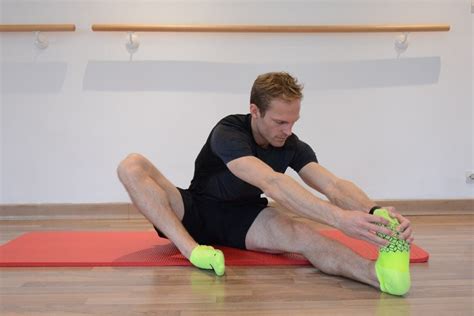 The 7 Best Hamstring Stretches For Runners | by David Runners Blueprint | Medium