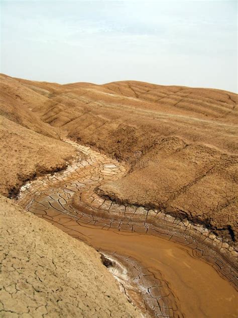 Camada De Rio Seca No Deserto Foto de Stock - Imagem de deserto, chamado: 159756072