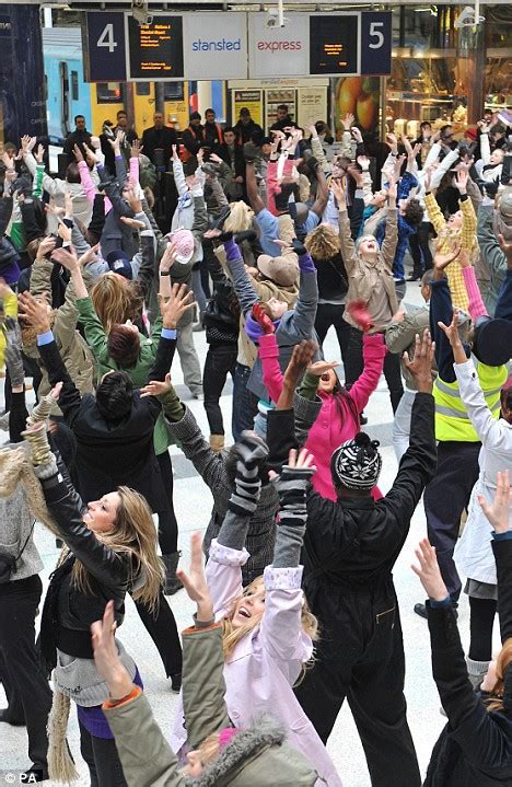 Dance Of The Commuters: 400-strong 'flash mob' gets funky at Liverpool Street Station | Daily ...