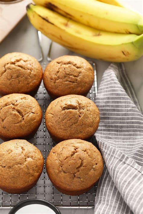 Healthy banana muffins that will make your tastebuds dance! This banana ...