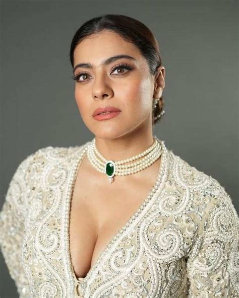 Photos: Kajol Devgan flaunts her perfect cleavage in the latest pics ...