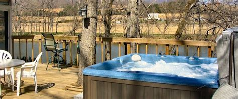 Rustic River Hot Tub overlooking Shenandoah River - Shenandoah River Cabins