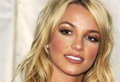 Britney Spears Eyebrow Tutorial Shaping, Brow Shaping, Hair Updos, Bun ...