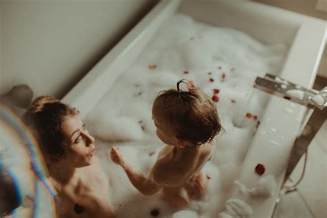 Mother + Daughter Bubble Bath Session - Lethbridge, AB — Ashley M Photography