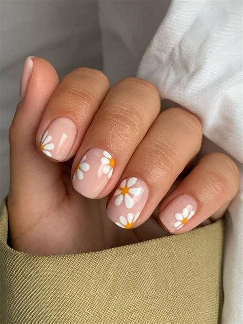 Daisy Nail Art, Daisy Nails, Flower Nails, Nails With Flower Design, Nail Flowers, Casual Nails ...