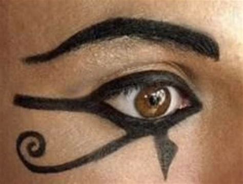 Mummy makeup | Egyptian eye makeup, Egyptian makeup, Ancient egyptian ...