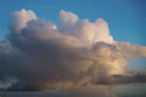 Dramatic clouds | Free Stock Image - Barnimages