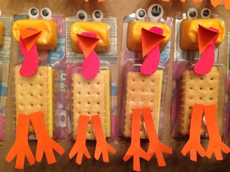 Turkey Snack: cheese and crackers | Thanksgiving classroom, Thanksgiving crafts, Thanksgiving treats