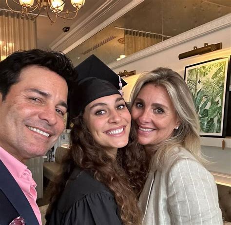 Isadora, la hija menor de Chayanne, culminó sus estudios universitarios con los máximos honores ...