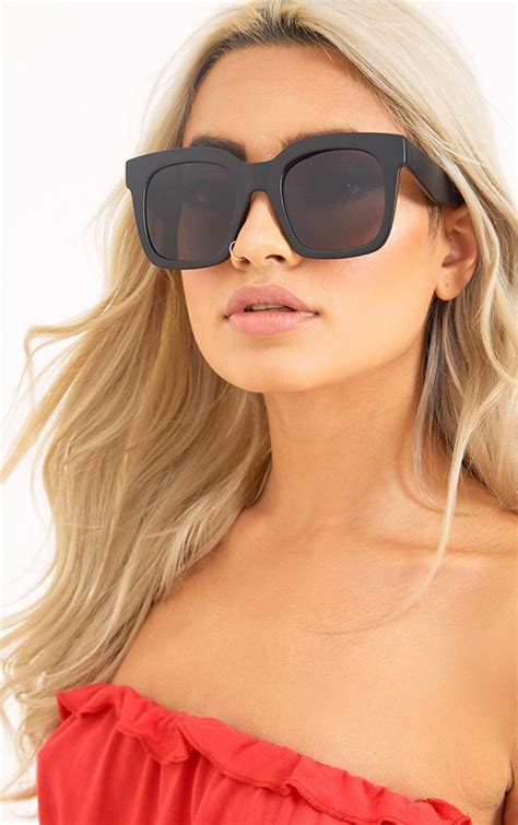 Matte Black Oversized Square Sunglasses | PrettyLittleThing QA