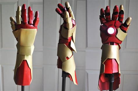 Iron man Gauntlet by RaquelQuiros | Cosplay | Pinterest | Iron, Cosplay ...