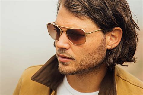 What are the Leading Styles of Men's Aviator Sunglasses? - Bare Foots World