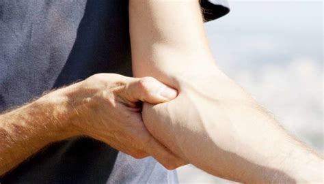 10 Proven Ways to Fix Inner Elbow Pain From Lifting Weights - Flab Fix