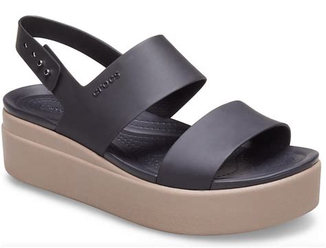 7 Best Croc Sandals for Women: Comfortable & Stylish Looks – Footwear News