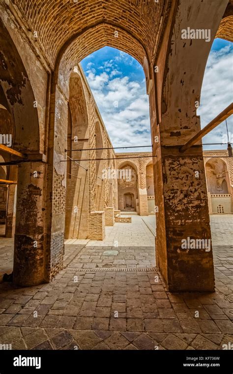 Nain old mosque architecture Stock Photo - Alamy