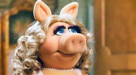 Muppets Miss Piggy Karate Chop